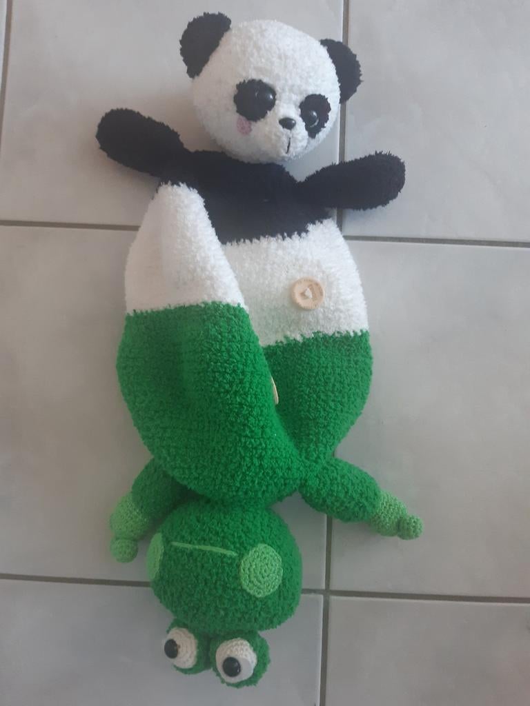 2 in 1 knuffel - panda en kikker - haakwerk, Enlèvement ou Envoi, Comme neuf, Grenouille