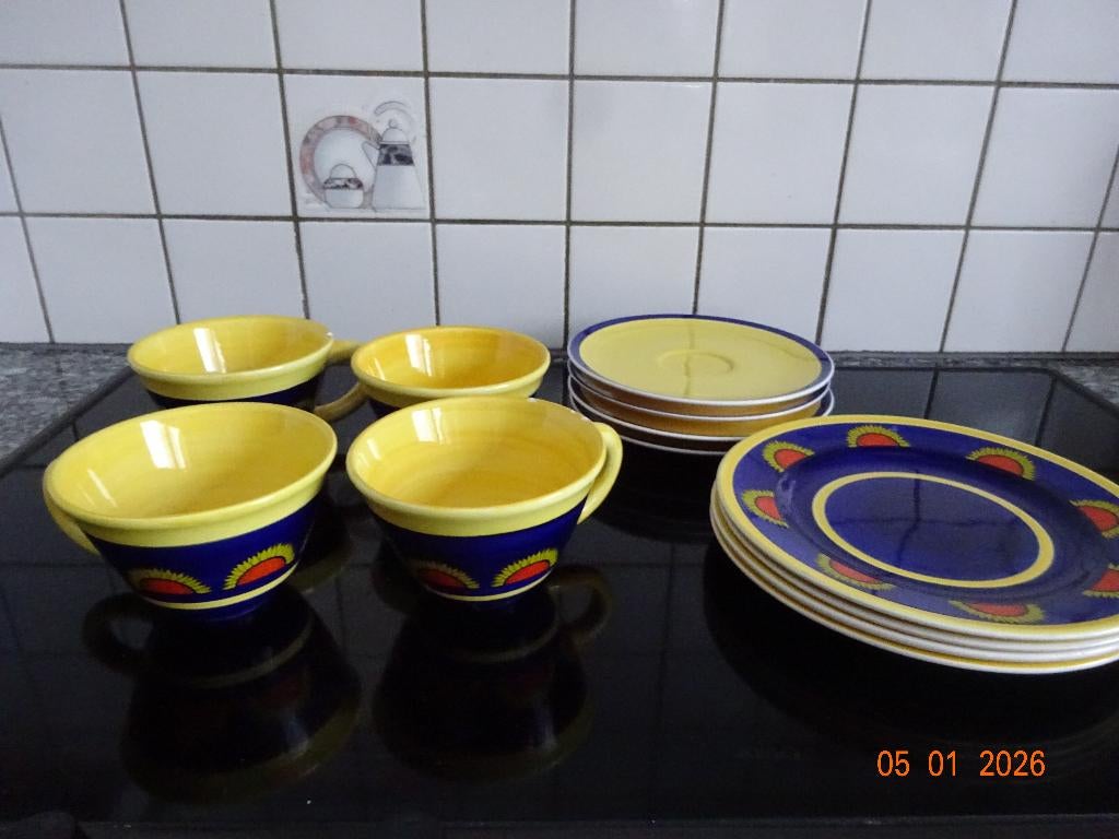 Super leuk fleurig 12 delig servies , getekend met Becel, Ophalen of Verzenden