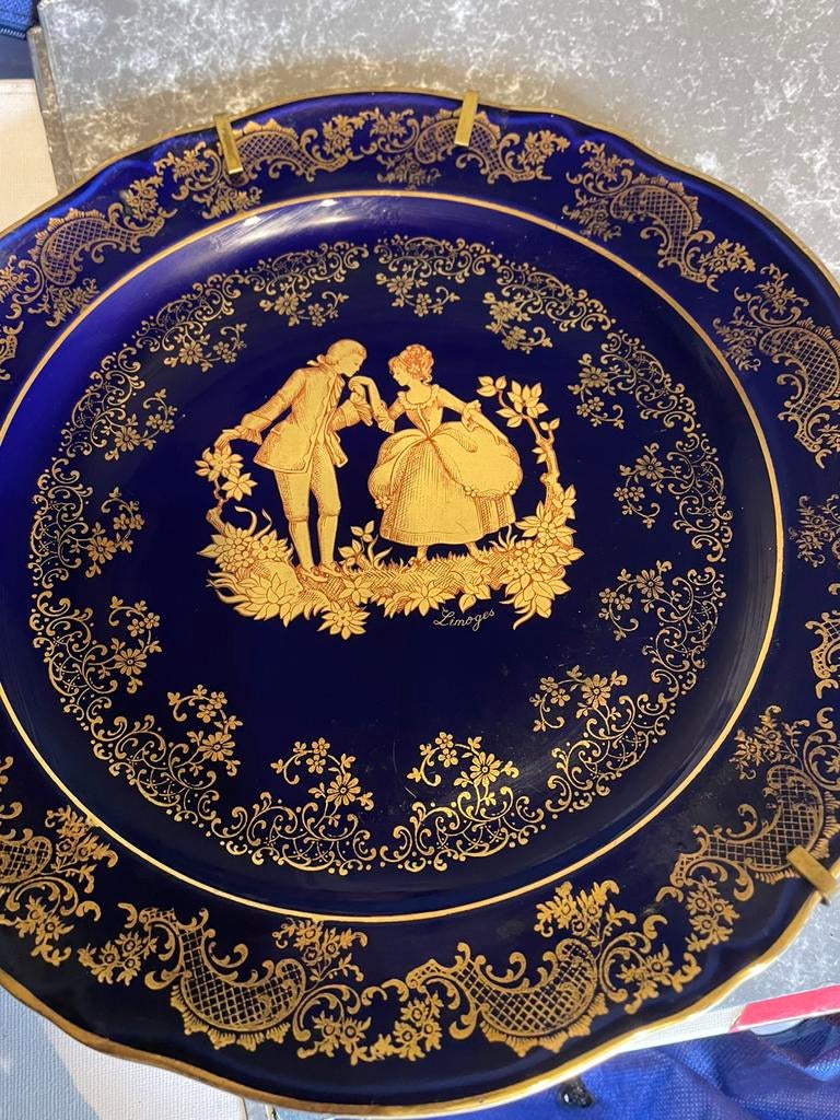 Bord in limonges blauwe kleur met gouden rand, Ophalen