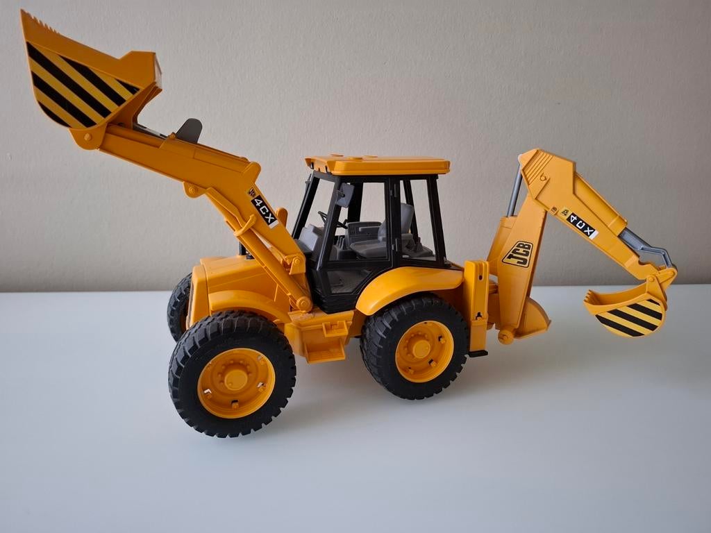 Bruder tractor met bagger, Ophalen, Zo goed als nieuw