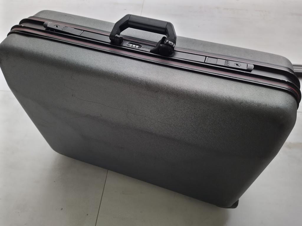 Valise à roulettes et poignée. Fabriqué en Allemagne, Bijoux, Sacs & Beauté, Valises, Utilisé, Clé, Poignée extensible, Roulettes