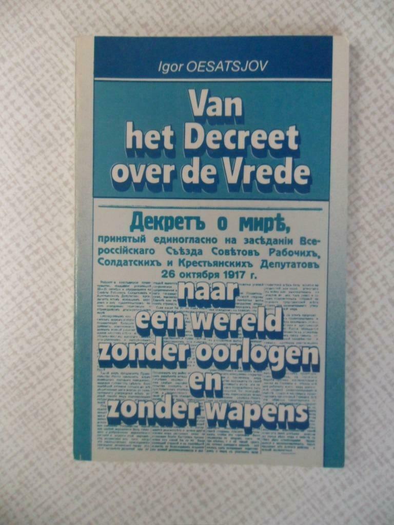 van het decreet over de vrede naar een wereld zonder oorloge, Ophalen of Verzenden, Zo goed als nieuw