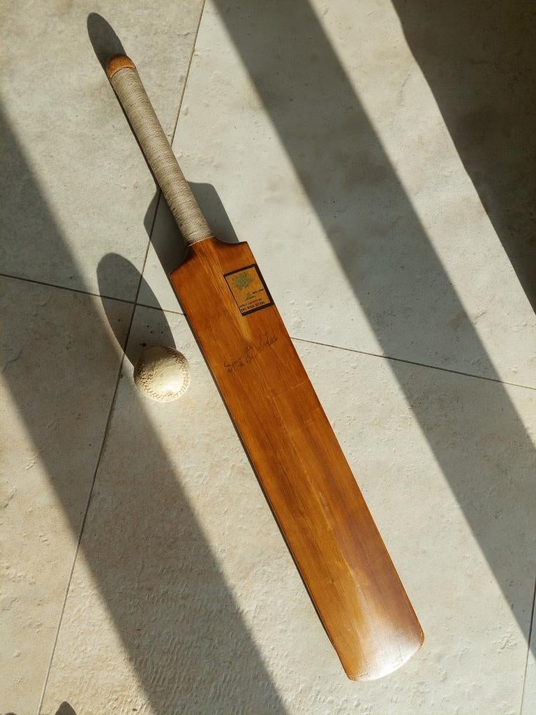 Batte criquet vintage WILLOW + boule Japan, Enlèvement, Comme neuf