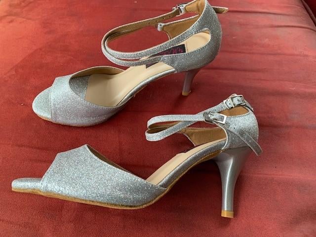 NIEUWE zilveren schoenen T.38, Kleding | Dames, Overige kleuren, Marsha, Nieuw, Ophalen of Verzenden