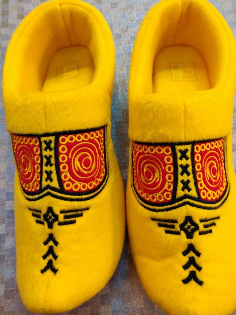 Namaak Hollandse klompen, Kleding | Dames, Ophalen of Verzenden, Zo goed als nieuw, Slippers
