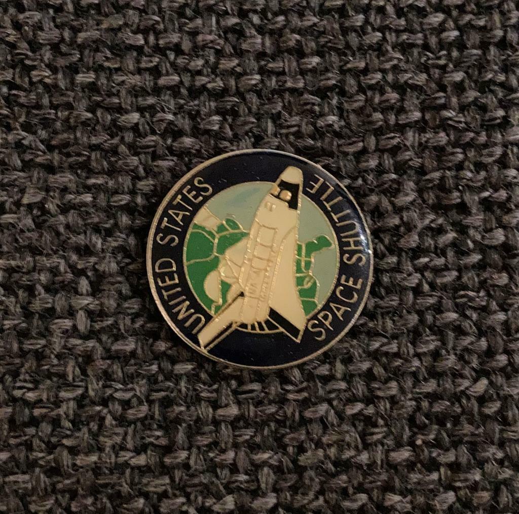 PIN - UNITED STATES - SPACE SHUTTLE, Verzenden, Gebruikt, Overige onderwerpen, Speldje of Pin