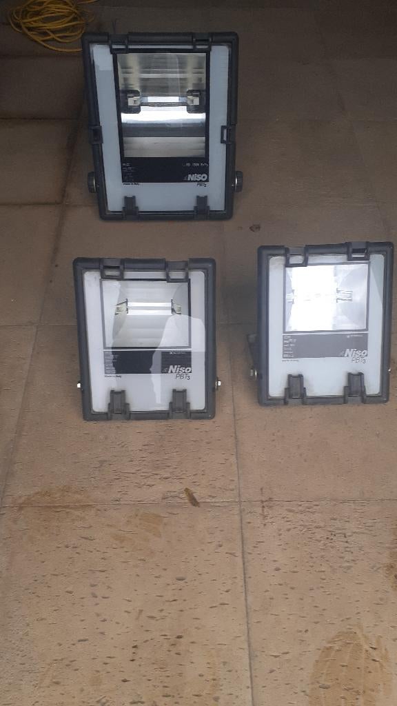 Verstralers Niso, Doe-het-zelf en Bouw, Ophalen, Gebruikt, 50 tot 200 watt, Lamp met armatuur
