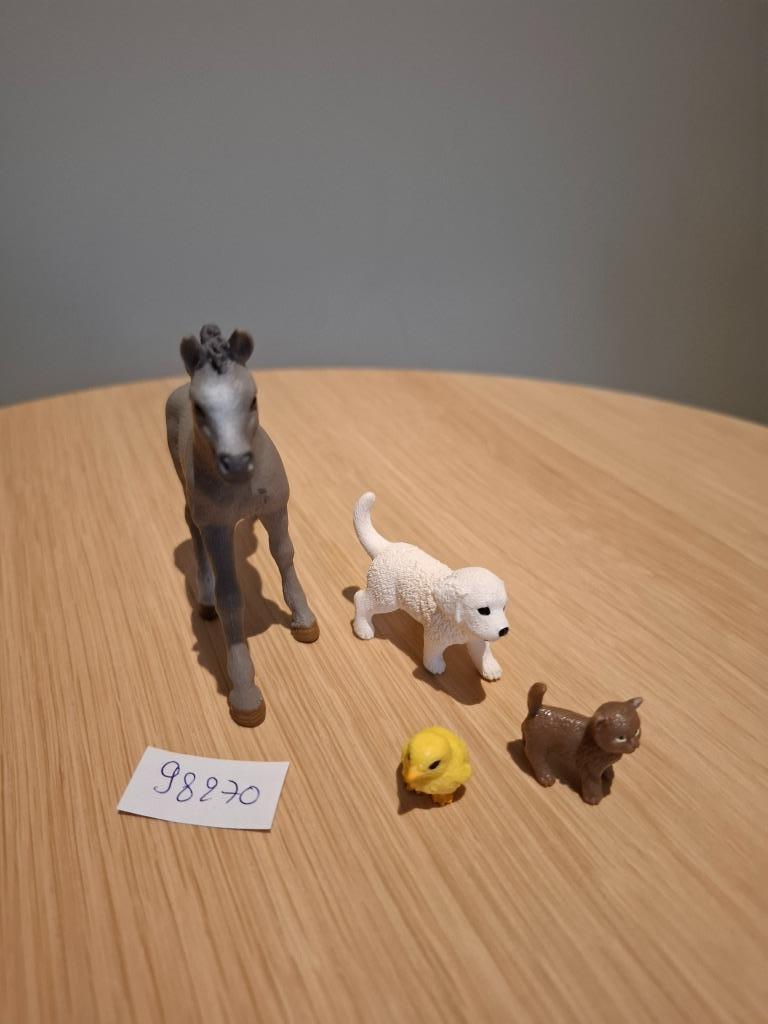 Schleich 98270 poulain, chien, chat, poussin, Enlèvement, Comme neuf