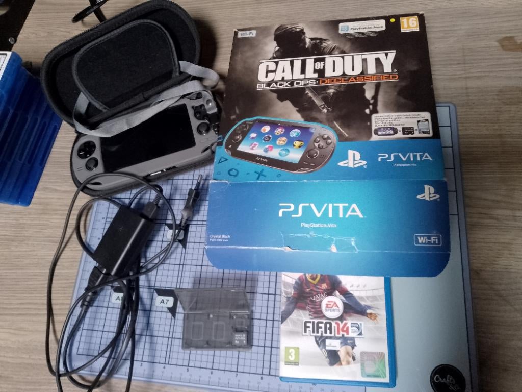 PS Vita, Games en Spelcomputers, Spelcomputers | Sony PlayStation Vita, Ophalen, Zo goed als nieuw, Zwart, Met games