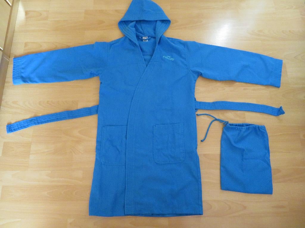Peignoir bleu Decathlon 140, Enfants & Bébés, Garçon ou Fille, Enlèvement ou Envoi, Decathlon, Comme neuf