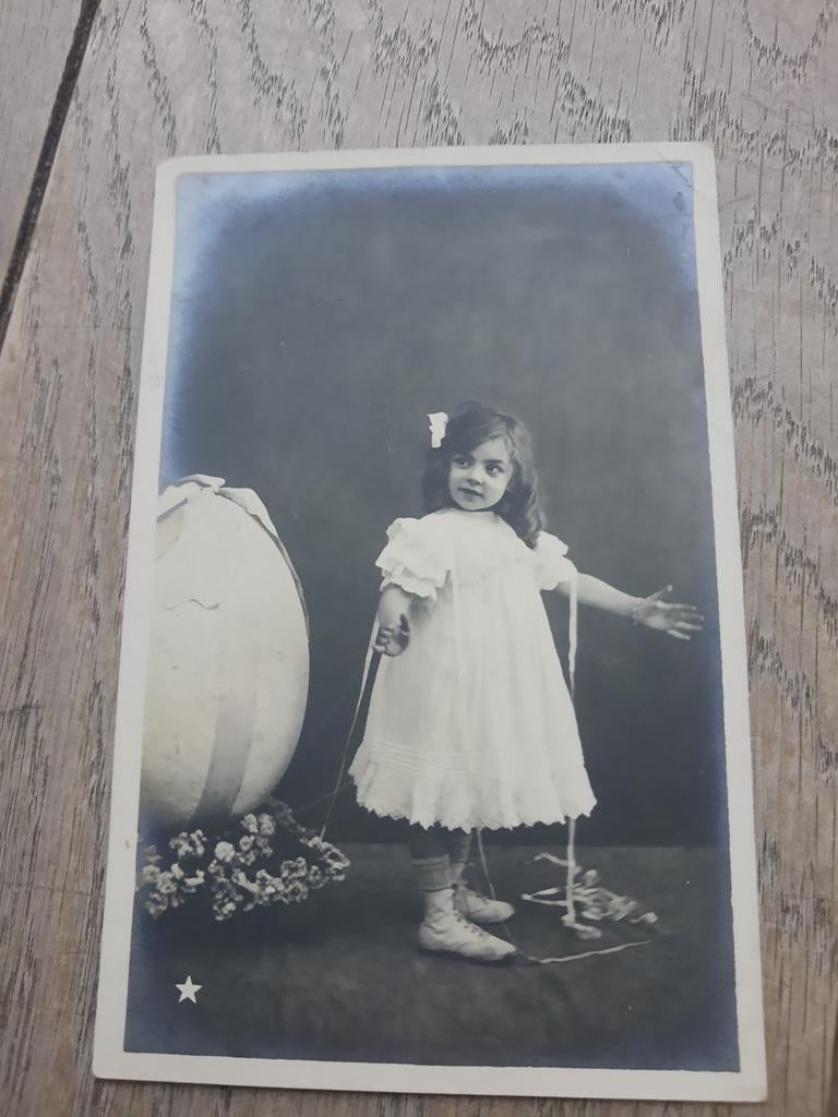 Oude foto met paasei, Ophalen of Verzenden, Zo goed als nieuw