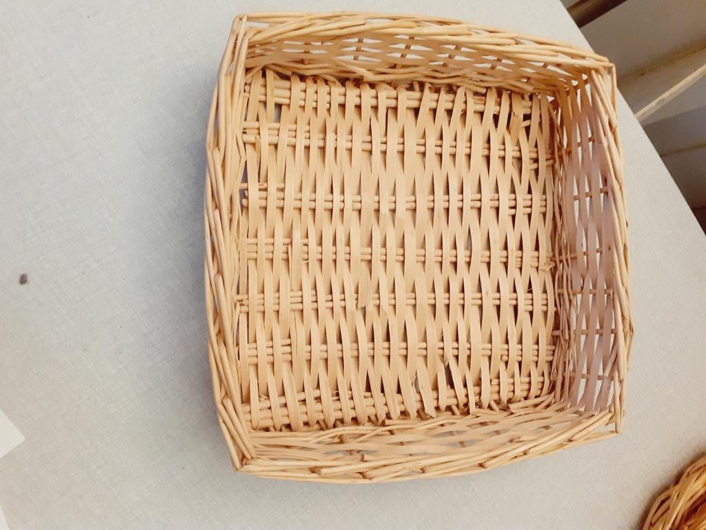 Rieten mand, vierkant., Huis en Inrichting, Woonaccessoires | Schalen en Manden, Ophalen of Verzenden, Zo goed als nieuw, Vierkant