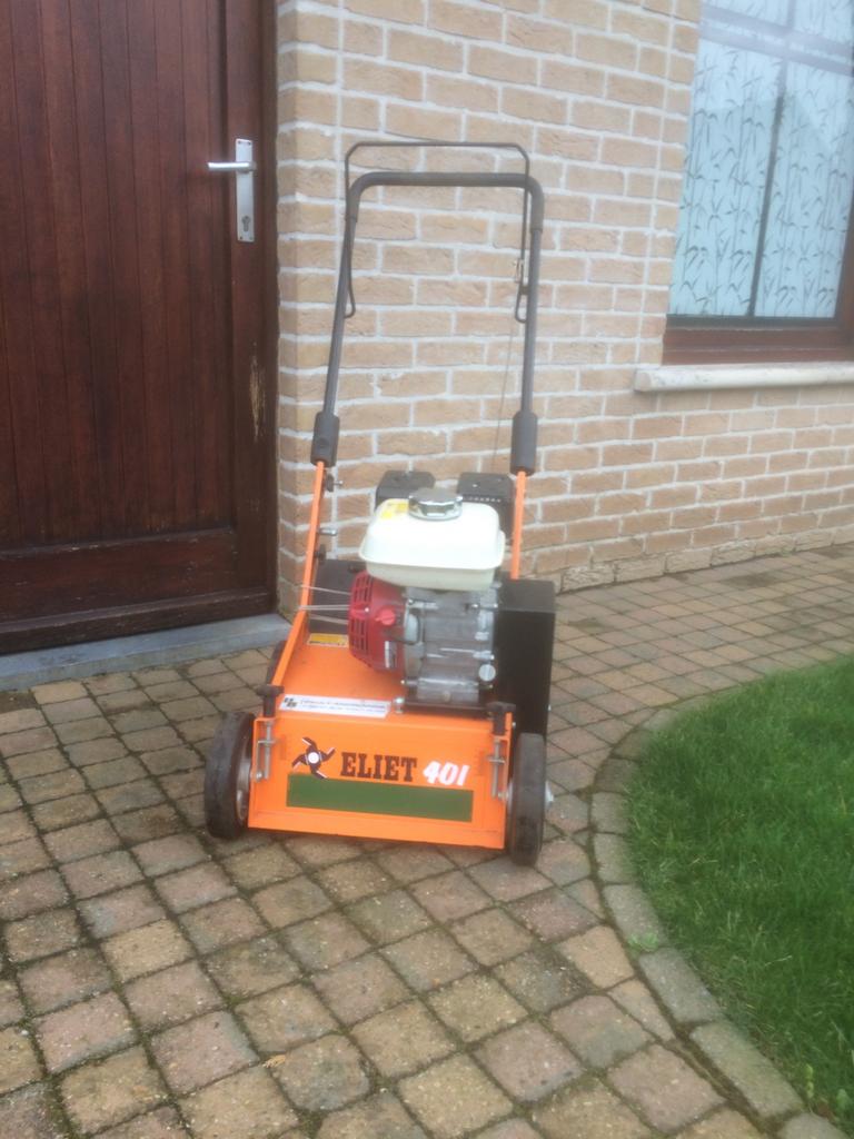 Verticuteermachine te huur, Ophalen, Zo goed als nieuw