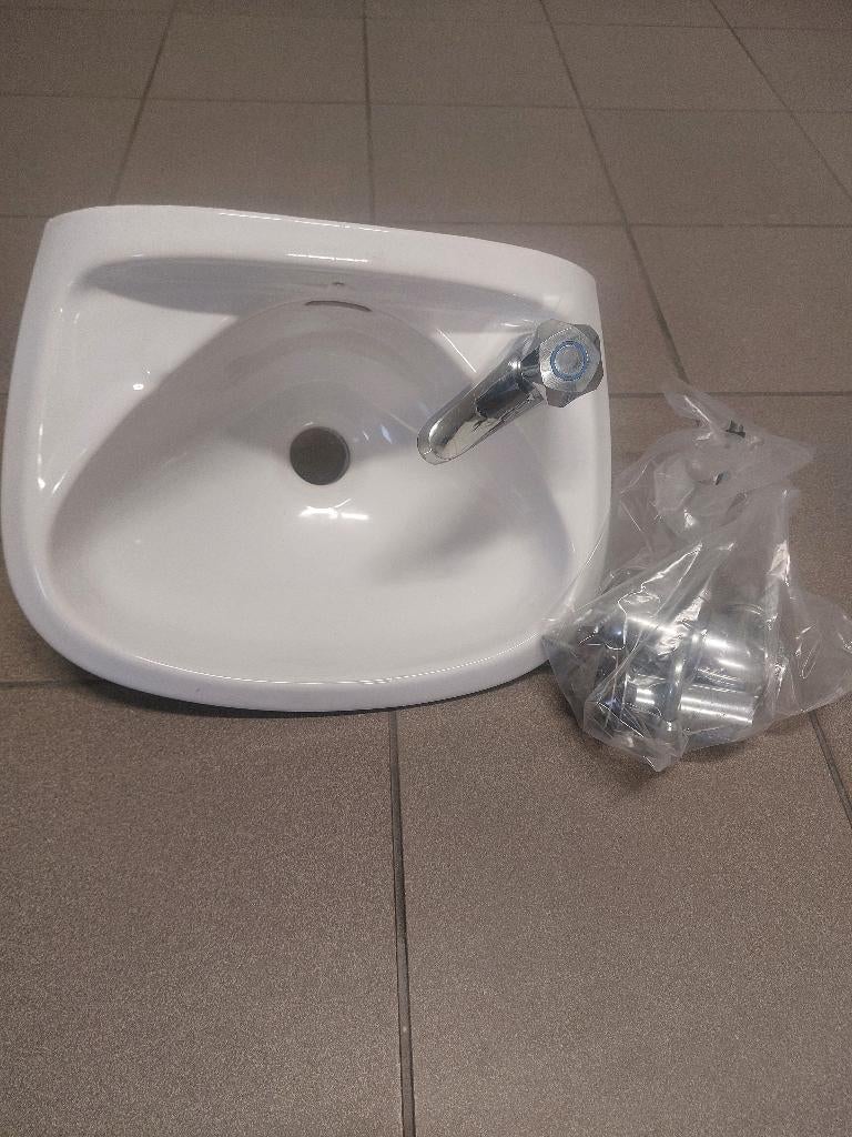 Lavabootje met kraan en toebehoren, Ophalen, Gebruikt, Kraan