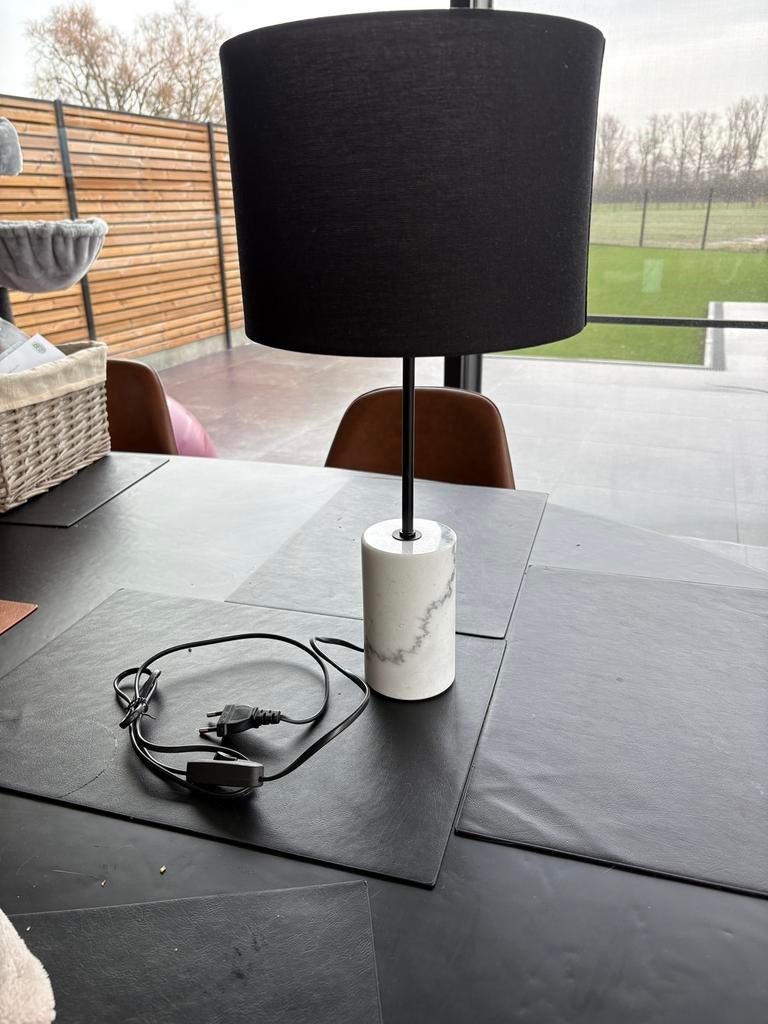 Tafellamp met marmeren voet, Enlèvement, Comme neuf