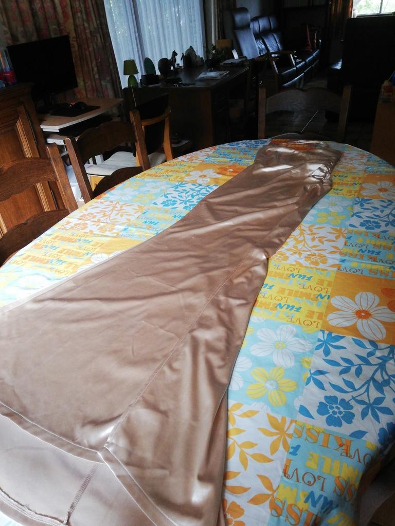Robe de cérémonie. Couleur Ivoire en satin. Taille 36., Enlèvement ou Envoi, Comme neuf