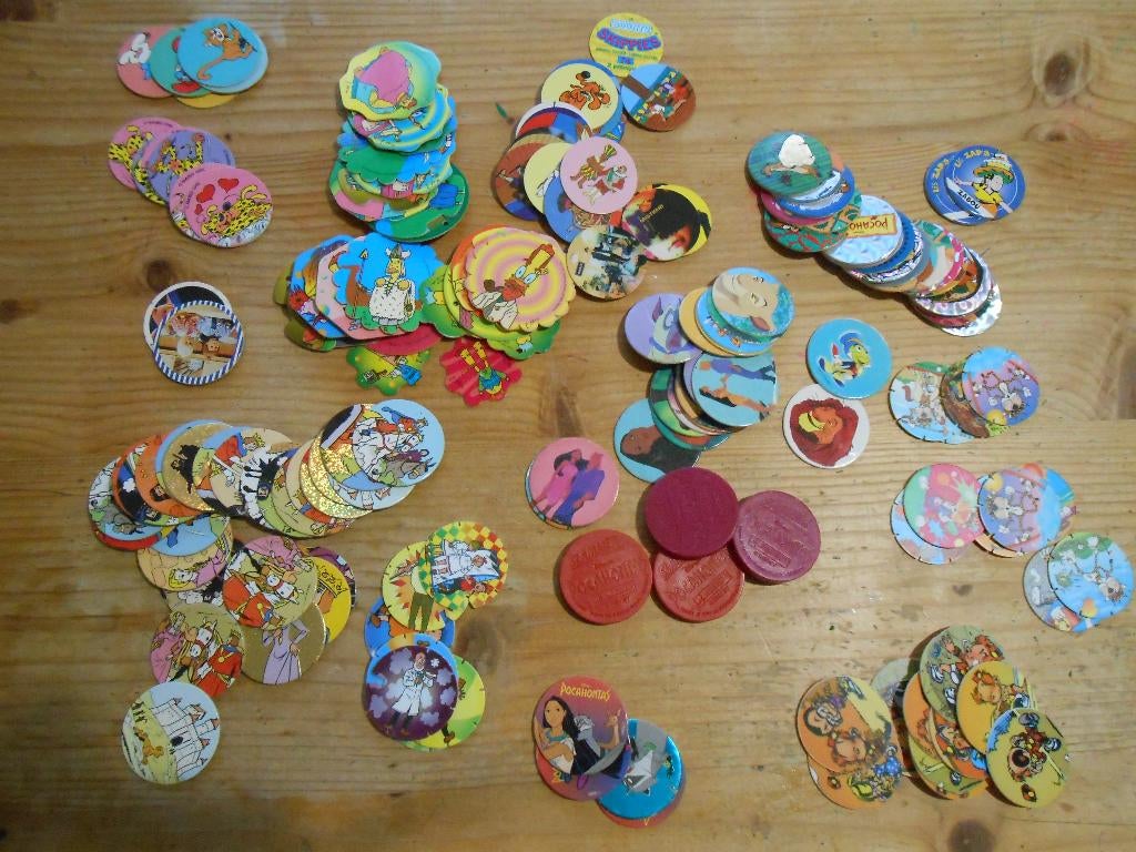 LOT 209 Flippo Caps Pog thème Disney ou personnages de BD, Ophalen, Losse flippo's