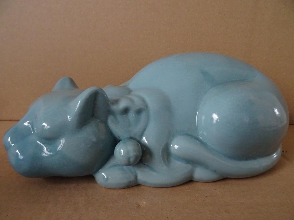 Statue en porcelaine chat vintage statue chat endormi 25cm, Collections, Statues & Figurines, Comme neuf, Animal, Enlèvement ou Envoi