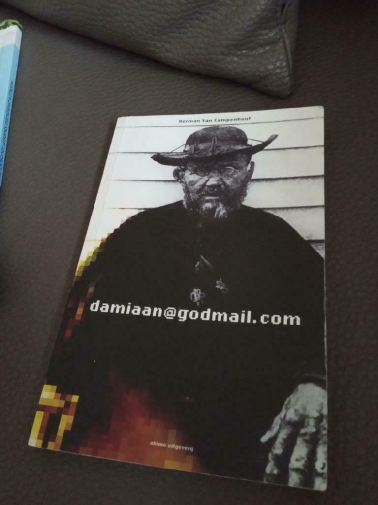 Boek damiaan, Ophalen of Verzenden, Zo goed als nieuw