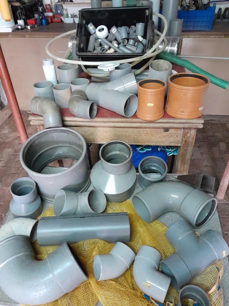 Groot lot pvc bochten,moffen buizen van verschillende maten, Doe-het-zelf en Bouw, Buizen en Afvoer, Bochten, PVC, Ophalen