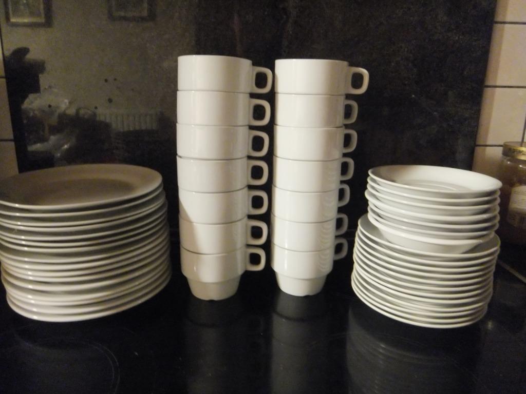 wit servies, Huis en Inrichting, Keuken | Servies, Ophalen, Zo goed als nieuw, Kop(pen) en/of Schotel(s)