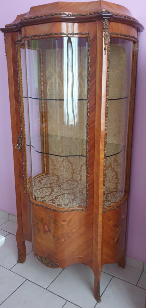 Vitrine style Louis 15, Enlèvement