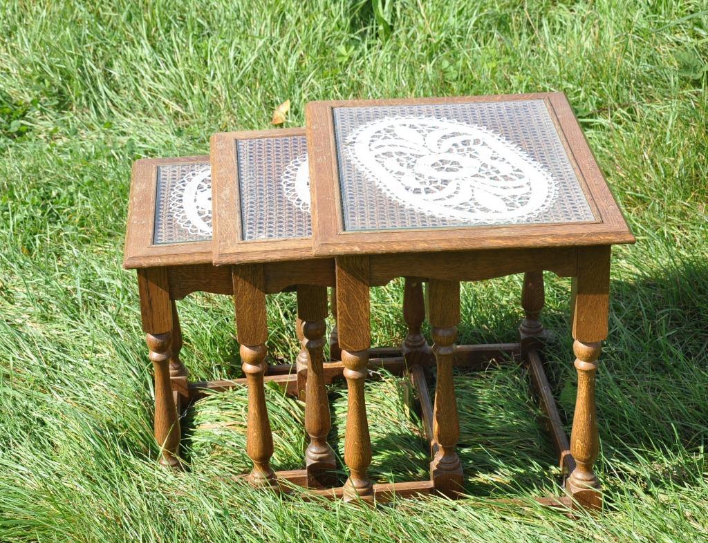 3 tables gigogne chene dessus cannelé et vitré, Antiquités & Art, Enlèvement ou Envoi
