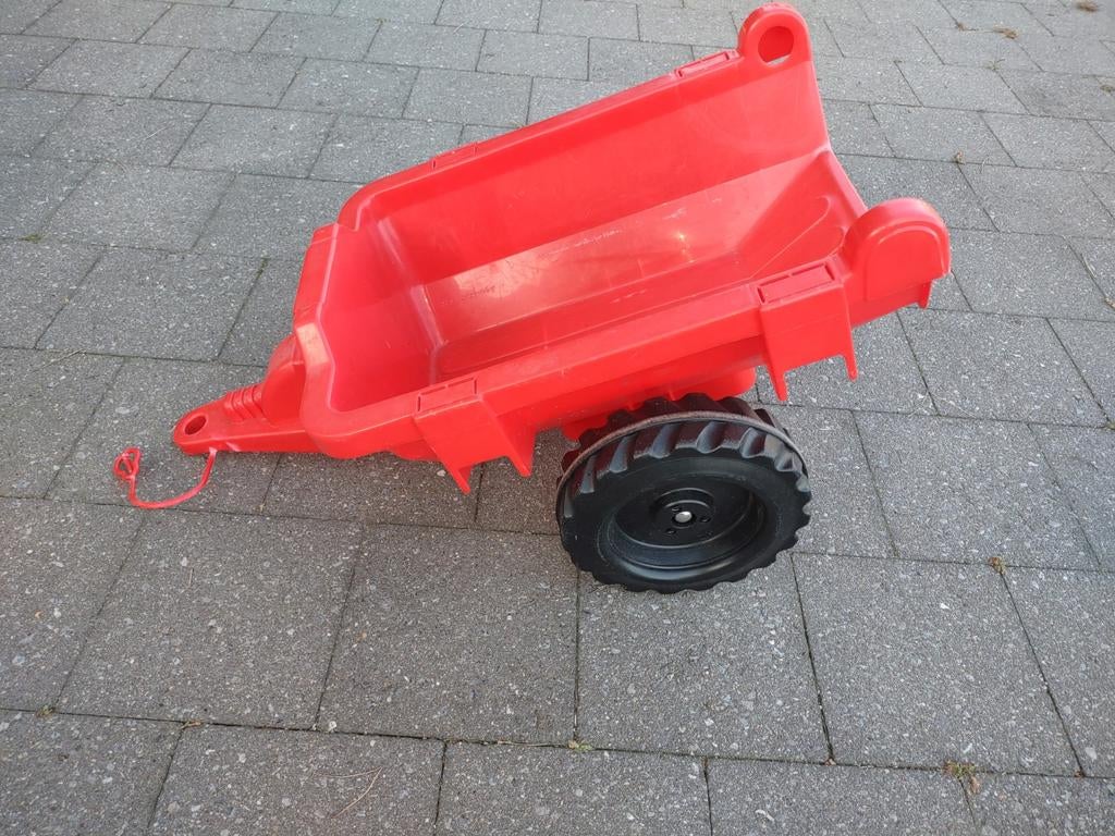 Rode kar om achter traktor te hangen, Ophalen, Zo goed als nieuw