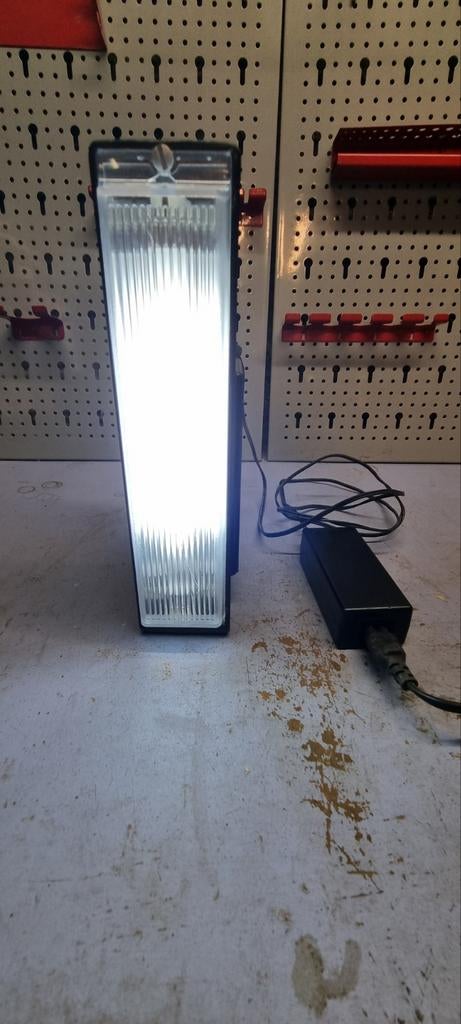 Neonlamp voor op de camping of iets anders, op batterijen of, Caravans en Kamperen, Ophalen, Zo goed als nieuw