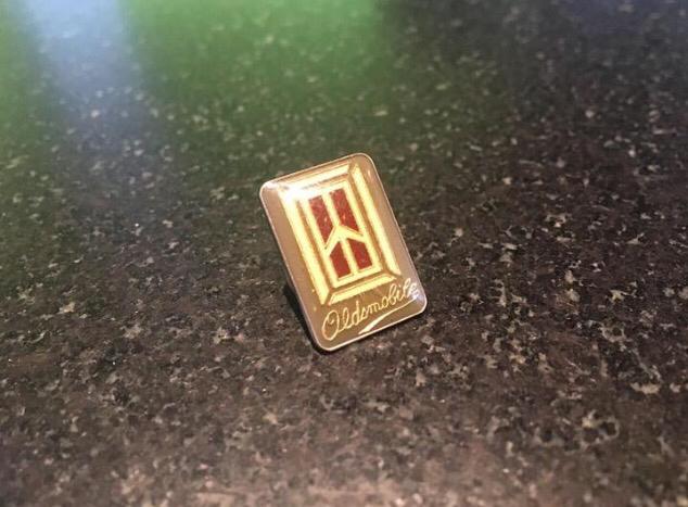 pin oldsmobile, Ophalen of Verzenden, Zo goed als nieuw