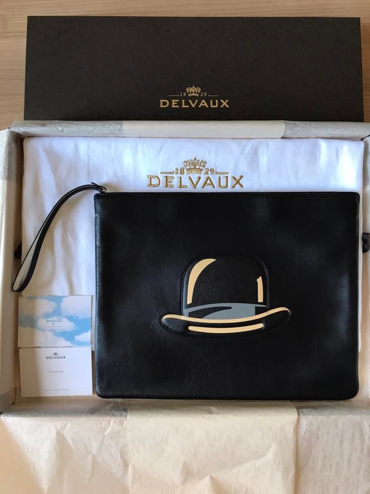 DELVAUX Pochette MAGRITTE Bowler Hat Masked Apple Pouch NEW, Ophalen, Minder dan 30 cm, Zwart, Aktetas of Boekentas