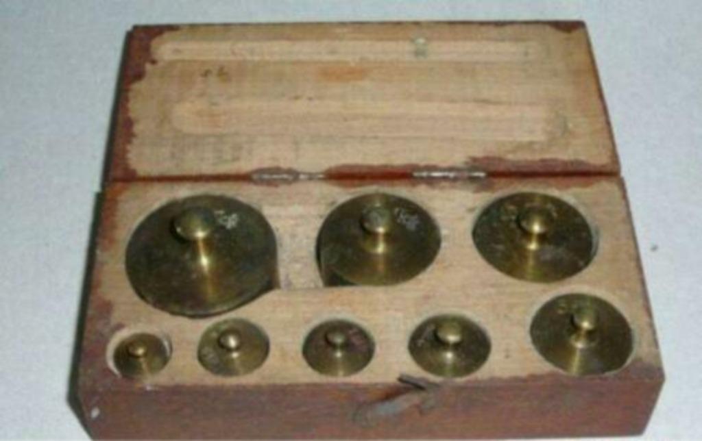 Boîte ancienne avec caisse de poids : 14 x 6,5 x 4,5 cm, Enlèvement ou Envoi