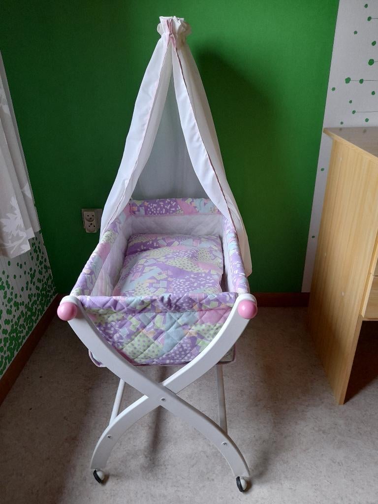 Poppenwiegje op wieltjes met matrasje, Enfants & Bébés, Jouets | Poupées, Comme neuf, Baby Pop, Enlèvement