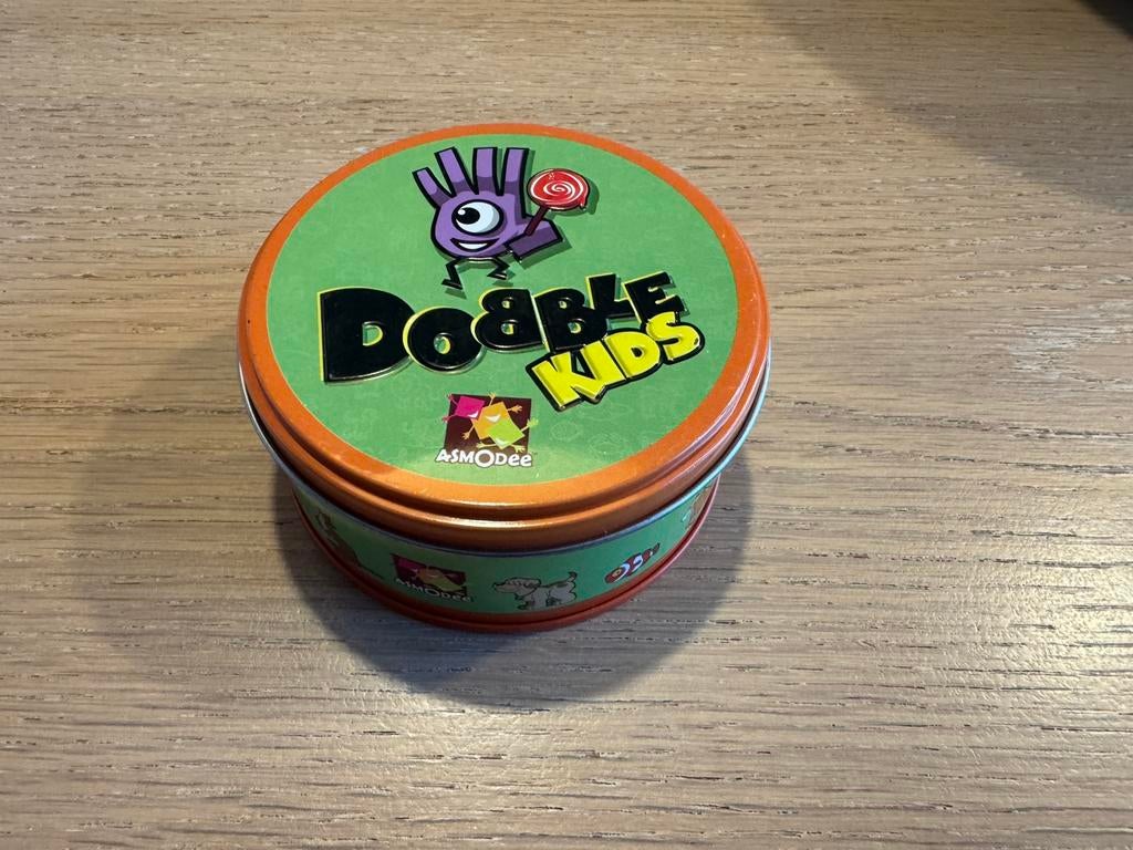 Dobble kids kaartspel, Vijf spelers of meer, Ophalen of Verzenden, Gebruikt