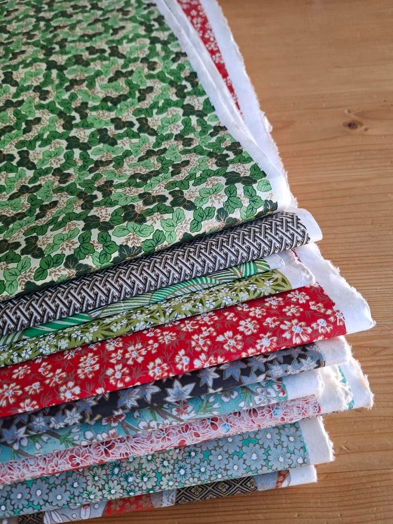 Groot lot japans chiyogami papier, Ophalen
