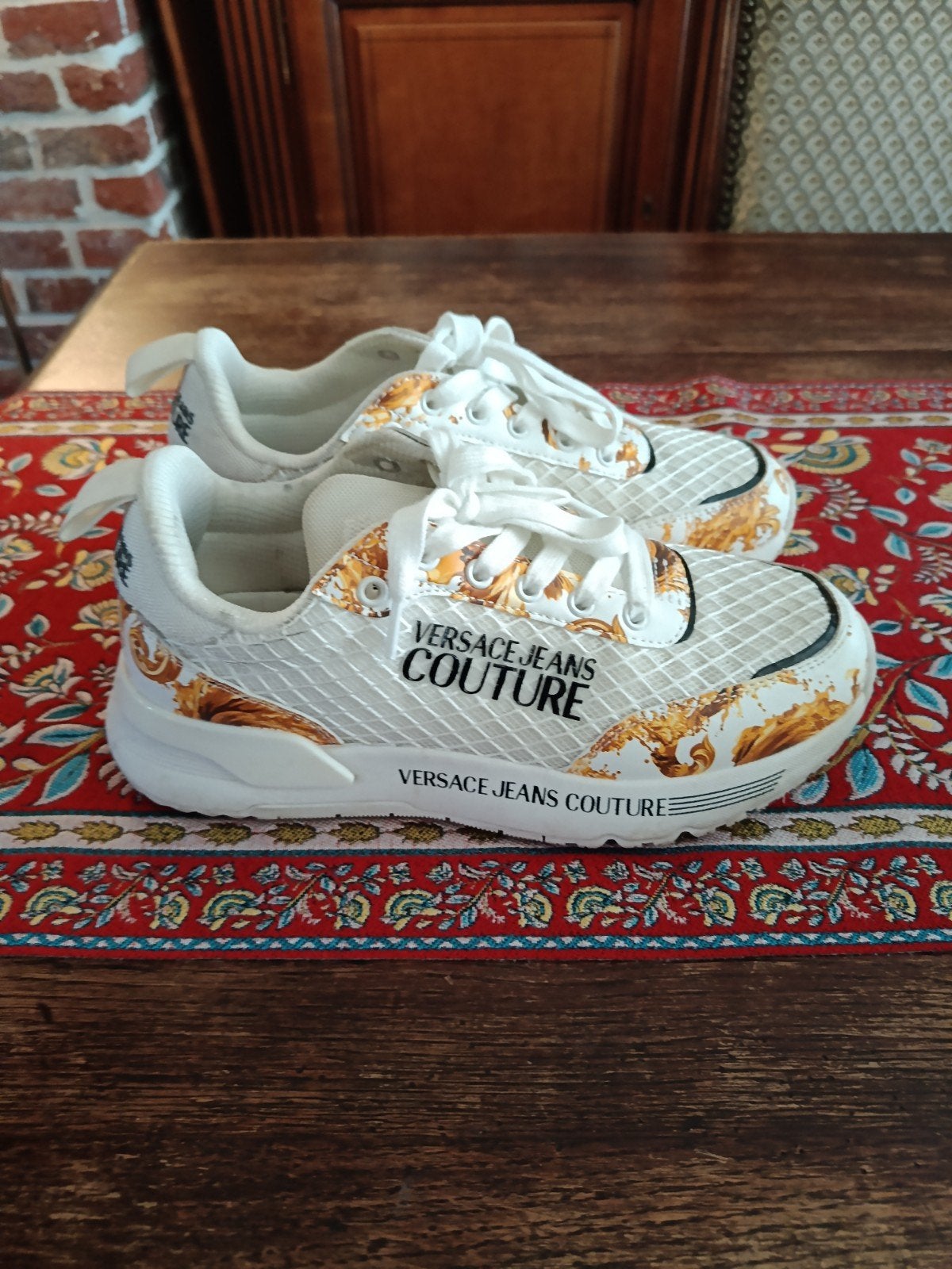 Basket versace jean couture 38'5 et sac de la même marque, Enlèvement