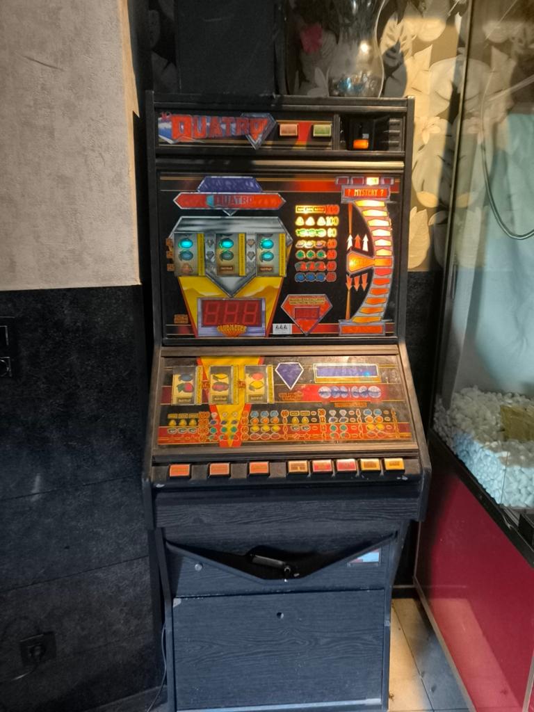 Quatro gokkast, Collections, Machines | Machines à sous, Enlèvement