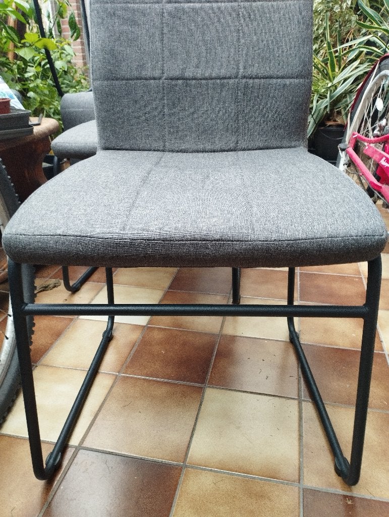 4 leuke grijze moderne stoelen 49x42x42 cm, Maison & Meubles, Chaises, Gris, Enlèvement, Utilisé, Modern