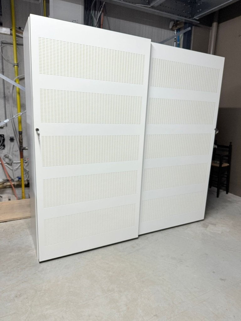ARMOIRE ACOUSTIQUE À PORTES COULISSANTES, 25 à 50 cm, 150 à 200 cm, Utilisé, Métal