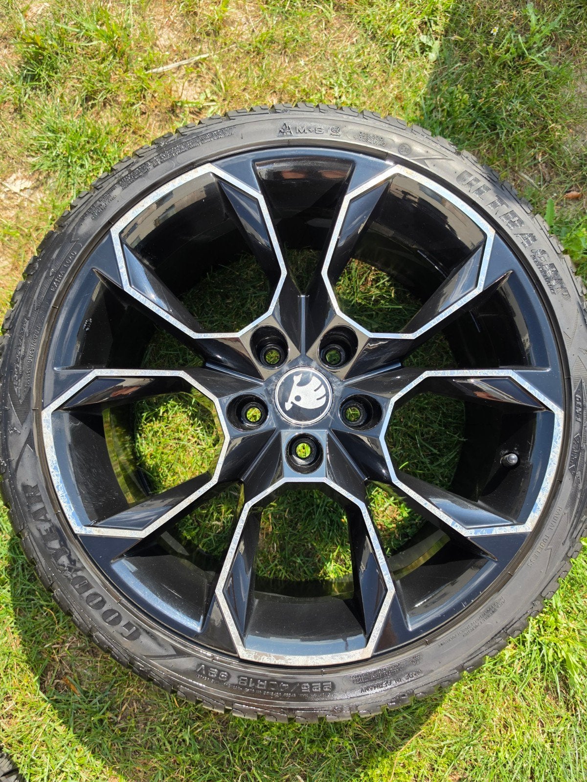 Originele Skoda Octavia RS 18" winterset – 225/40 R18 – €650, Auto-onderdelen, Banden en Velgen, Ophalen, 18 inch, Gebruikt, Velg(en)