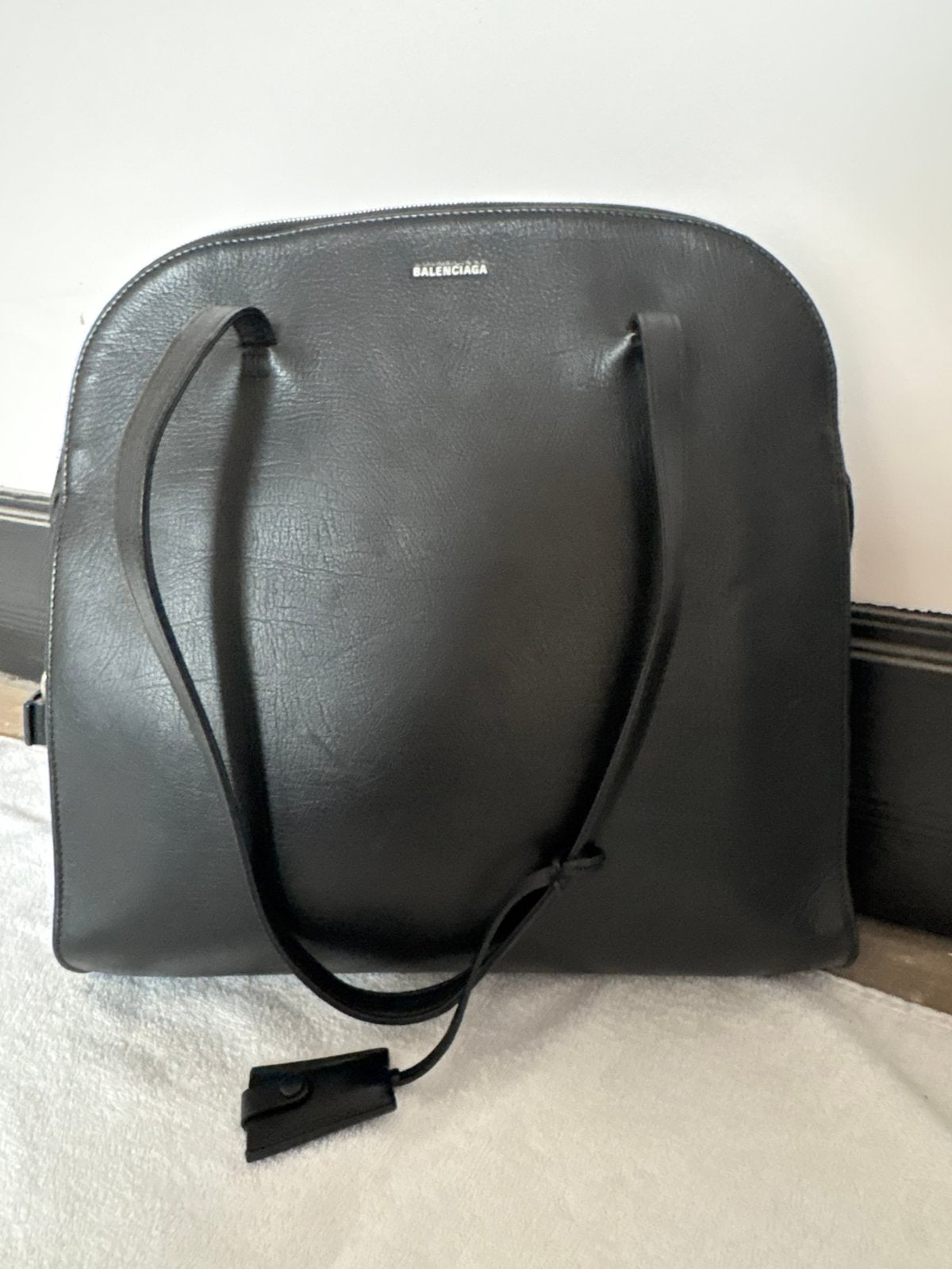 Sac Balenciaga « Miami » en cuir noir, Bijoux, Sacs & Beauté, Sacs | Sacs Femme, Enlèvement, Comme neuf
