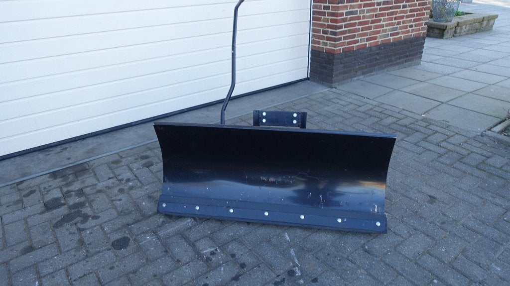 Kubota Kubota/Iseki Sneeuwschuif 120 Cm, Kubota Hol, Kbt_g.eu_market_surveillance@kubota.com, Hoofdweg Oostzijde 1264
2153 LR  Nieuw-Vennep