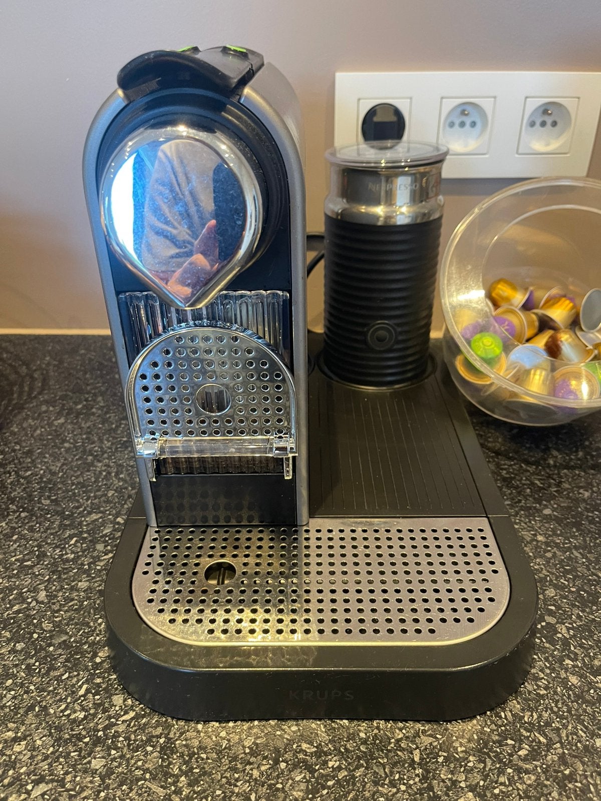 Krups Nespresso machine + melkschuimer, Elektronische apparatuur, Ophalen, Gebruikt, Koffiemachine, Koffiepads en cups