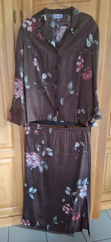Ensemble veste + jupe Marcella Ladies Wear 44/46, Taille 42/44 (L), Enlèvement ou Envoi, Comme neuf, Brun