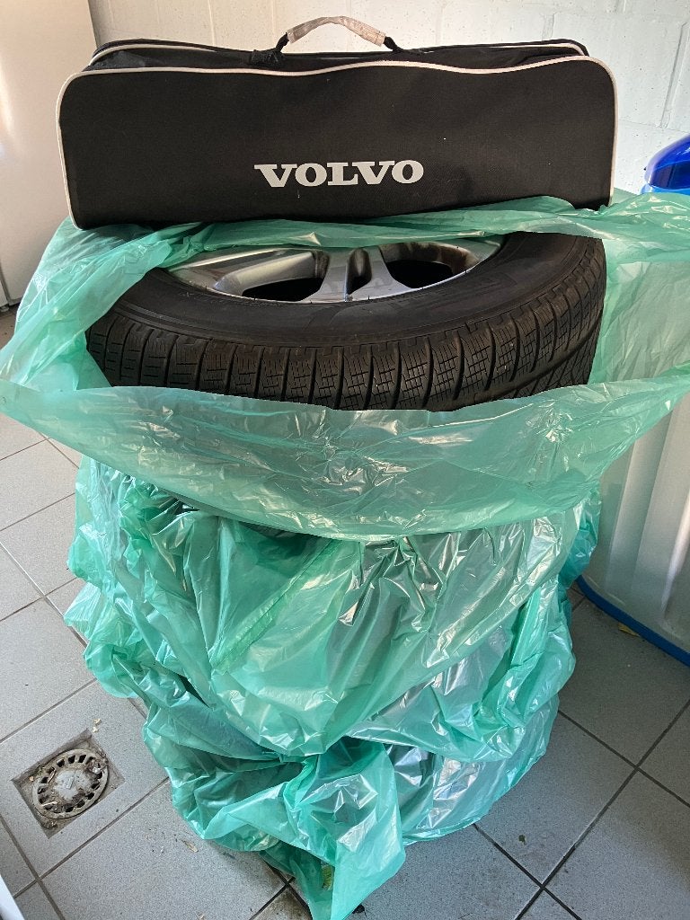 Pneus hiver avec jantes Volvo + Chaine, Pneus hiver, Véhicule de tourisme, Enlèvement, Pneu(s)