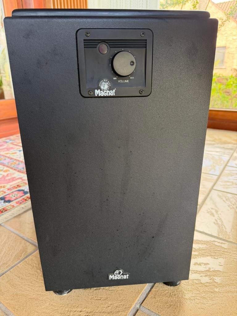 Subwoofer: Magnat Omega 300, Ophalen, Zo goed als nieuw