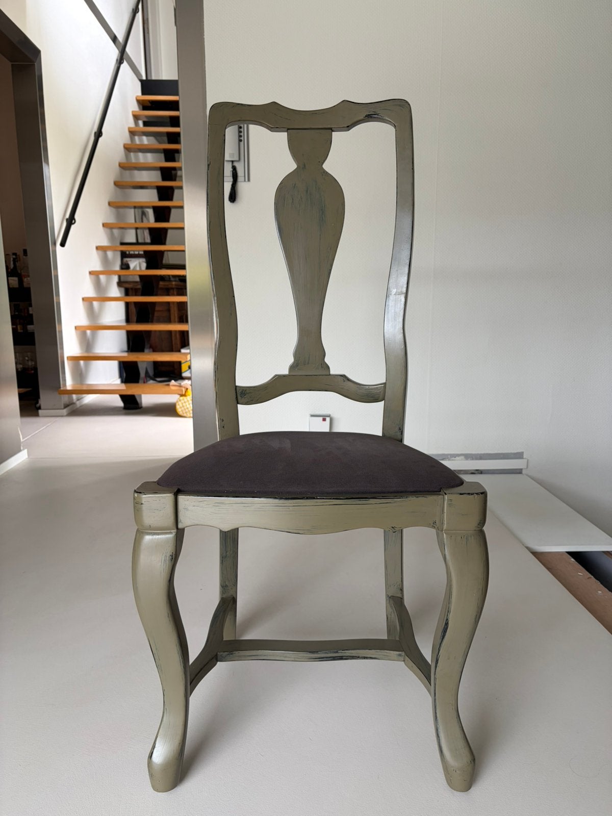 Vier eetkamerstoelen, hout geschilderd, Ophalen