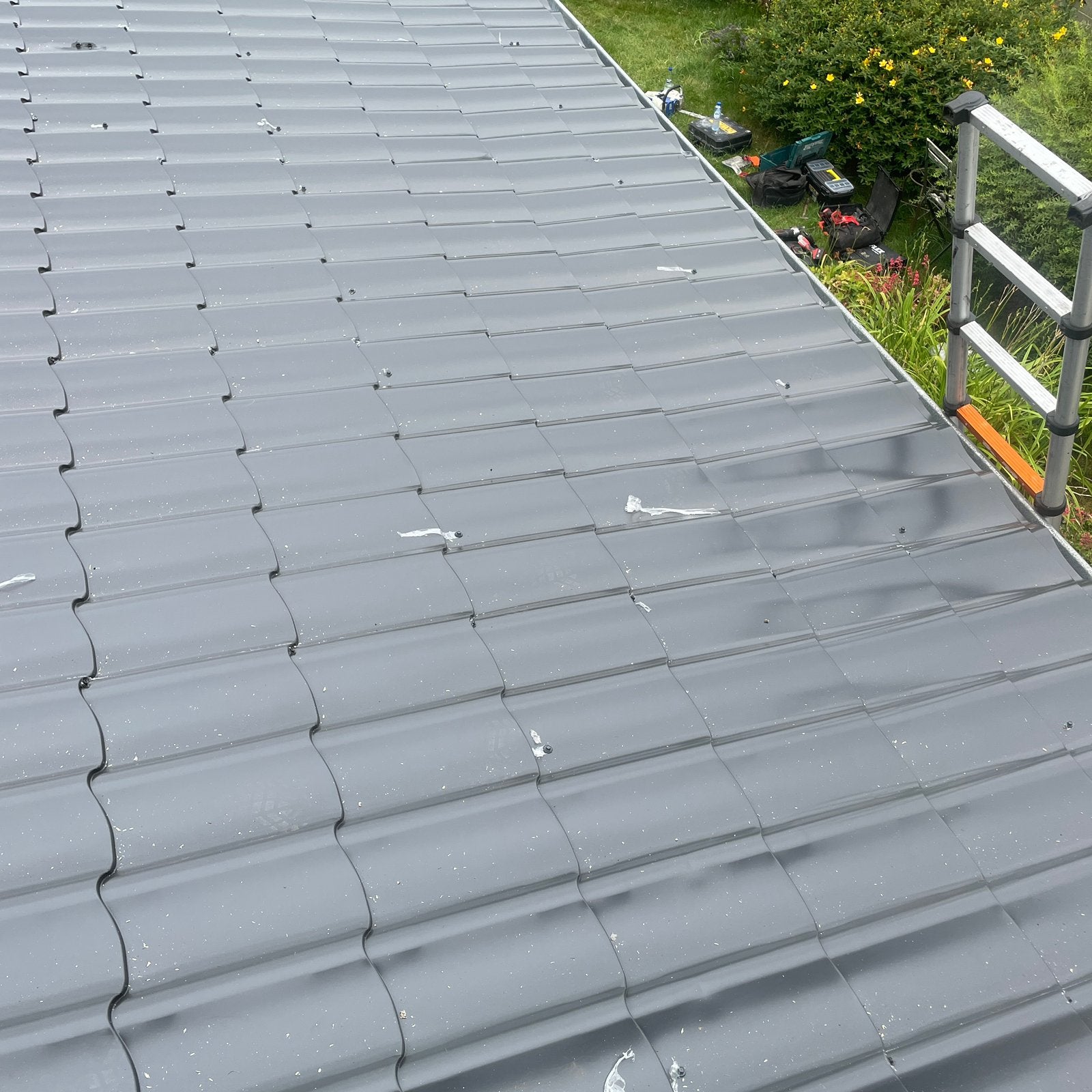 Nous rénovons les toitures, installons des goutt: 0465657239, Enlèvement ou Envoi, Comme neuf, Bois, Tuiles