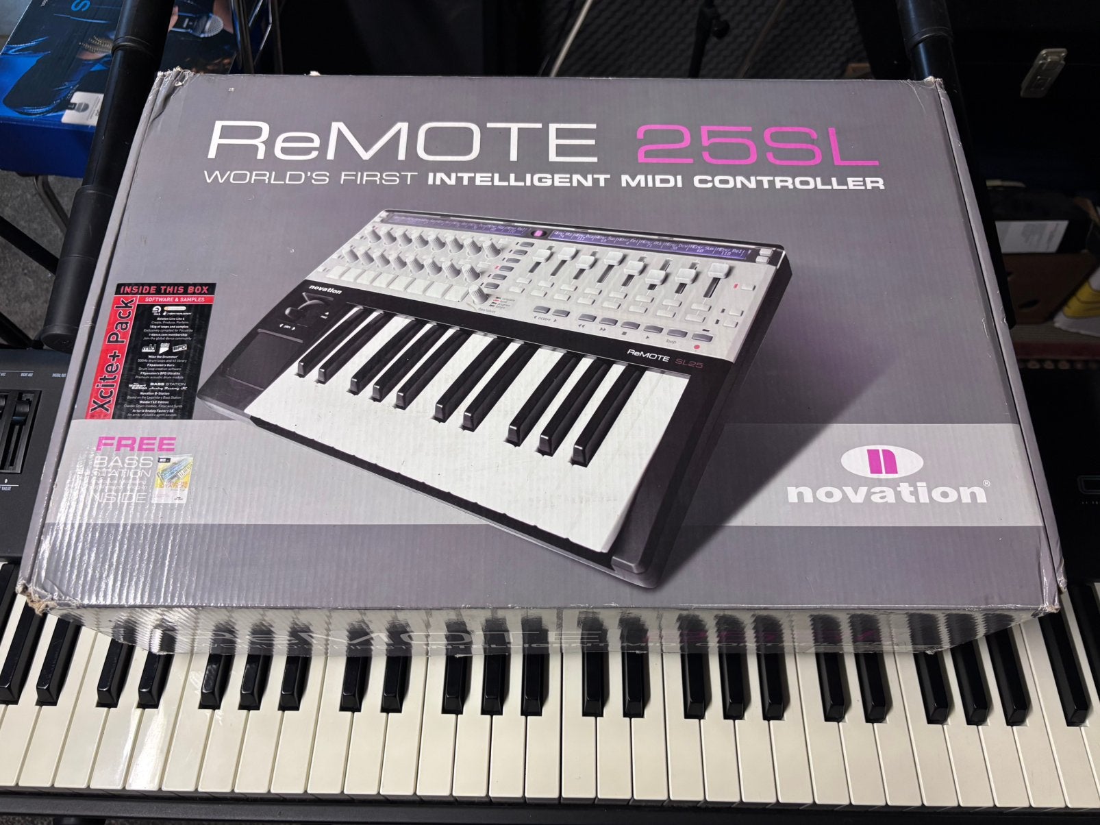 Midi controller Novation en M-Audio, Muziek en Instrumenten, Ophalen of Verzenden, Zo goed als nieuw
