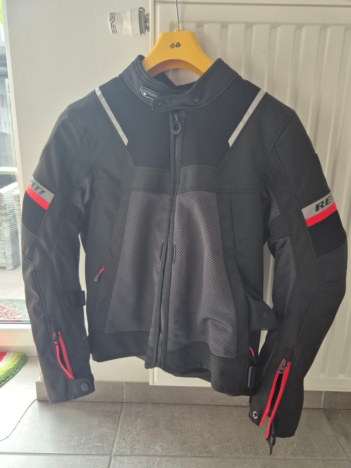 Veste moto Rev’it! Tornado 4 H2O Jacket Noir Taille L, Motos, Vêtements | Vêtements de moto, REV'IT!, Manteau | tissu, Enlèvement ou Envoi